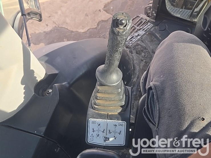 2017-jcb-3cx-image-100