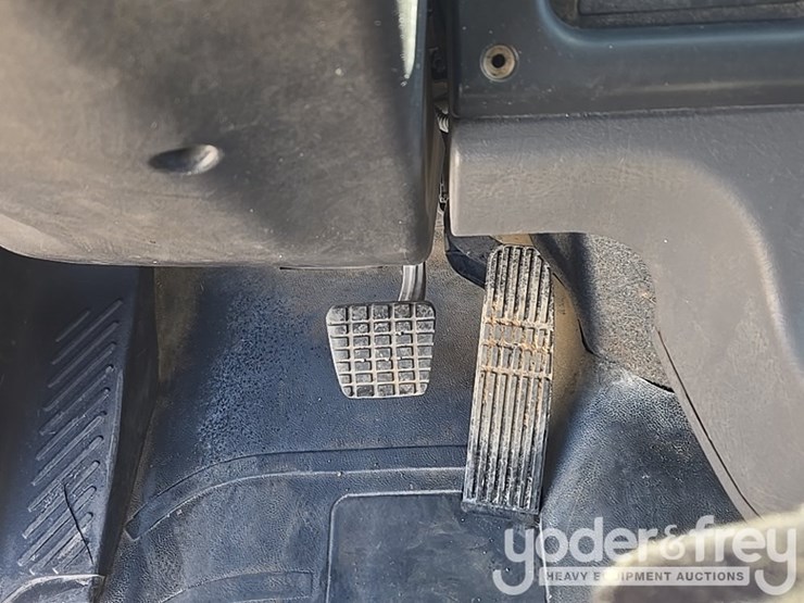 2017-freightliner-m2-106-image-64