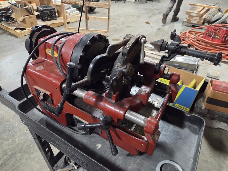 #5393-•-northern-tool-1/2"-2"-pipe-threading-machine-image-2
