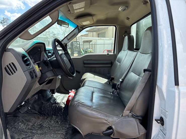 2008-ford-f550-image-17