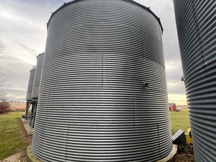 lot-26.-5,000-bu.-grain-bin-to-be-moved,-includes-single-phase-bin-fan-(bin-4)-image-13