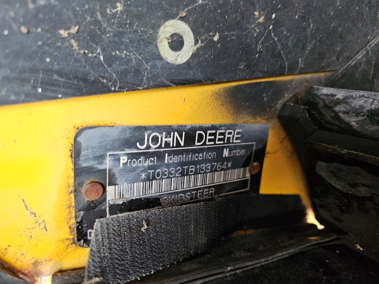 2007-deere-ct332-image-10