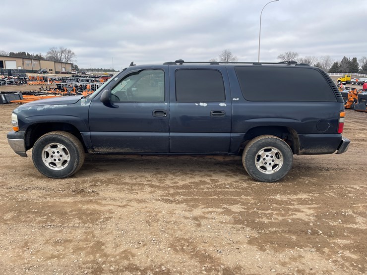 2006-chevrolet-suburban-image-2