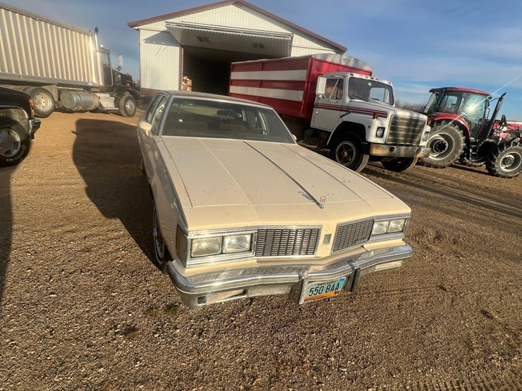 lot-13.-oldsmobile-delta-88-royale-car,-4-dr.,-196,050-mi,-307-v8,--4-speed-automatic-image-14