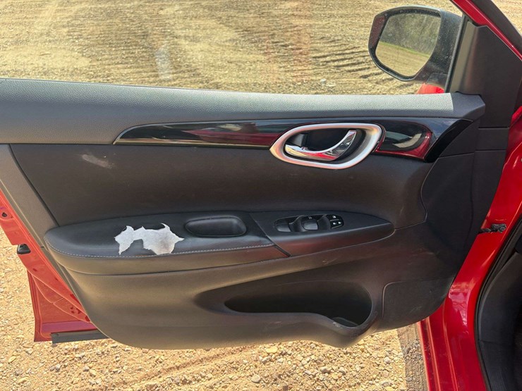 2018-nissan-sentra-4-door-sedan-(165,945-miles)-image-11