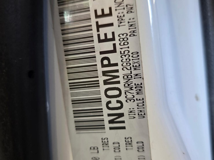 dodge-5500-bucket-truck-image-23