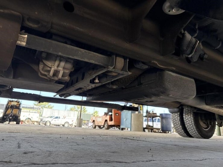 2022-chevrolet-silverado-3500hd-image-29