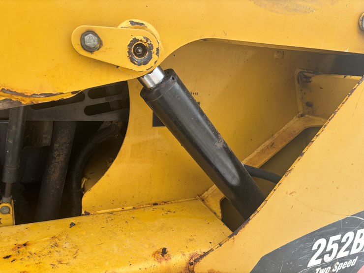 2009-caterpillar-252b2-image-58