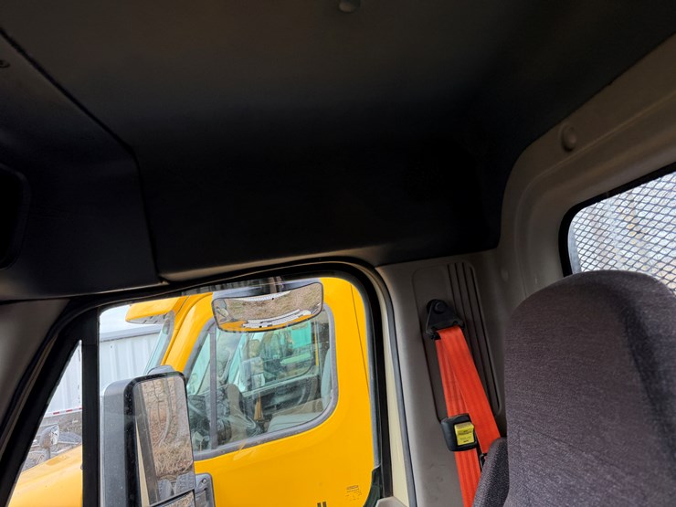 #40955-•-2016-freightliner-cascadia-t/a-daycab-truck-tractor-3akjged54gshn2294-image-64