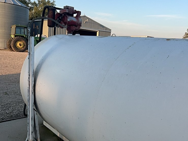 2000-gallon-fuel-tank-with-fill-rite-heavy-duty-high-output-pump-image-37