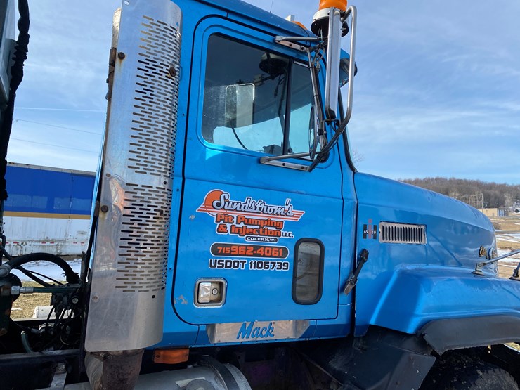 #425-•-mack-elite-cl-713-manure-truck-(has-wi-title)-(colfax,-wi)-image-29