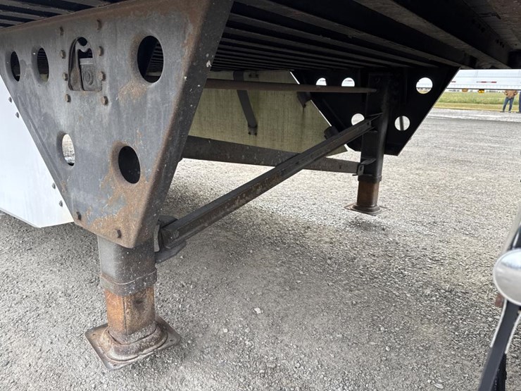 2019-utility-53'-image-9