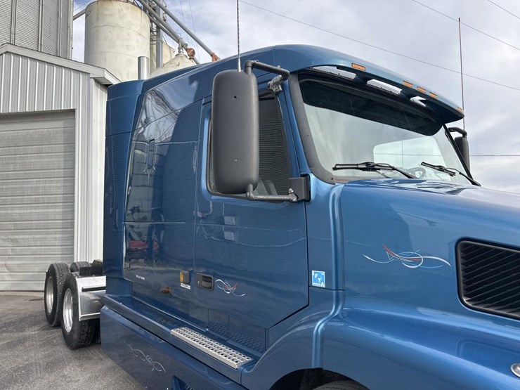 2001-volvo-10-image-20