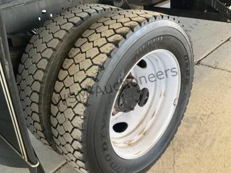 2016-ford-f550-image-8