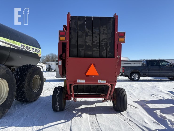 2007-new-holland-br750a-image-5