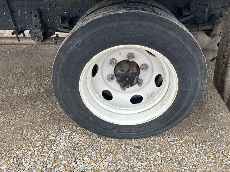 2021-isuzu-npr-hd-image-55