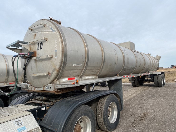 #500-•-2012-northern-8,500-gallon-semi-manure-tanker-(has-wi-title)-(waupun,-wi)-image-1
