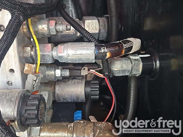 2015-jlg-600s-image-47