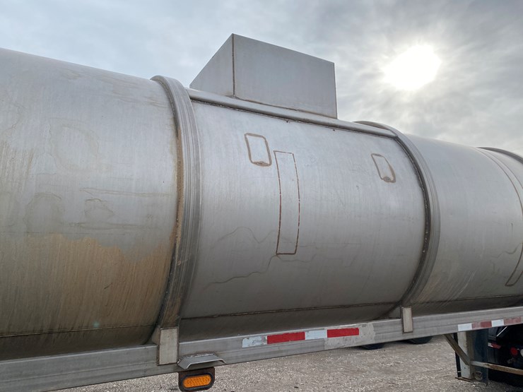 #502-•-2012-northern-8,500-gallon-semi-manure-tanker-(has-wi-title)-(waupun,-wi)-image-44