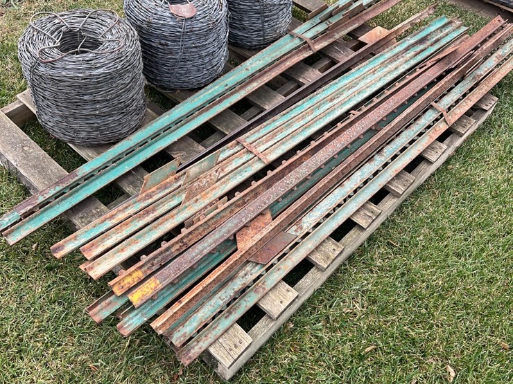lot-19.-posts-and-wire,-all-either-new-or-like-new-image-5