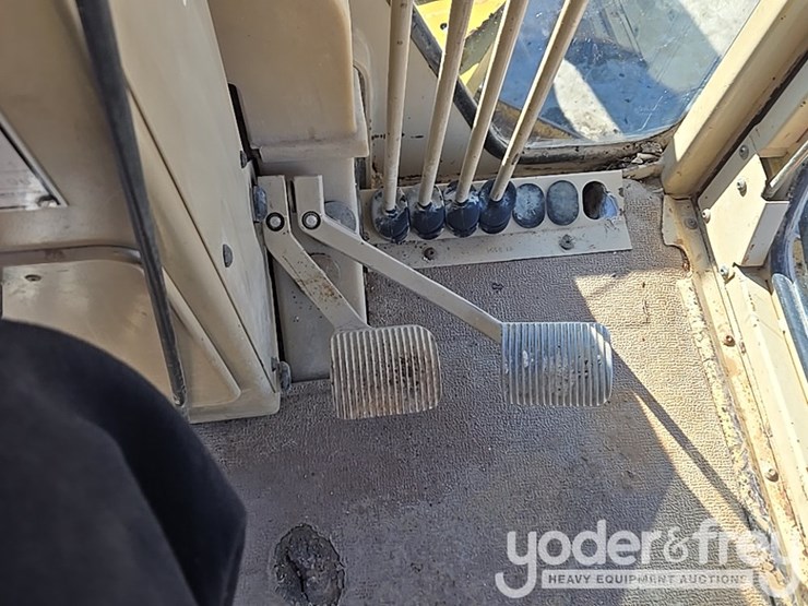 2005-caterpillar-140h-vhp-plus-image-105