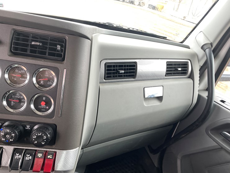2019-kenworth-t880-image-86