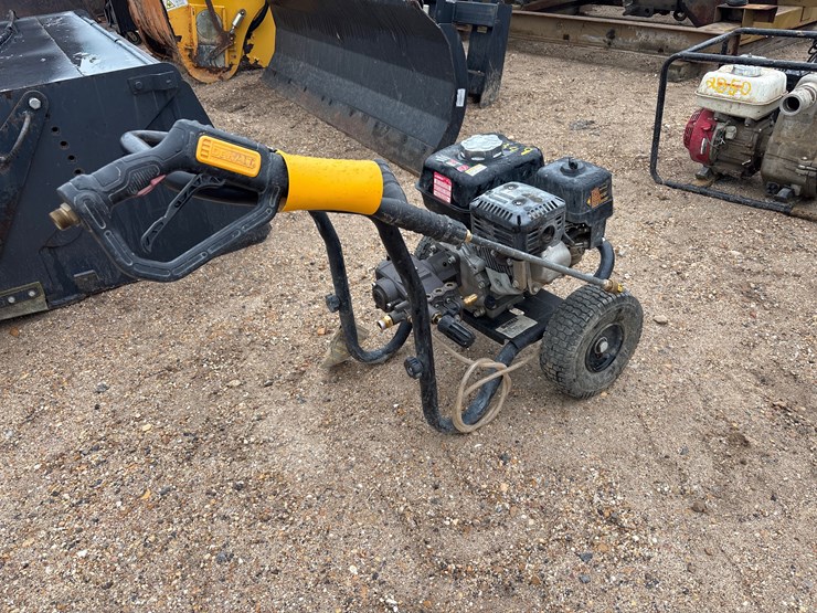 #2849-•-dewalt-3600-psi-pressure-washer-image-3