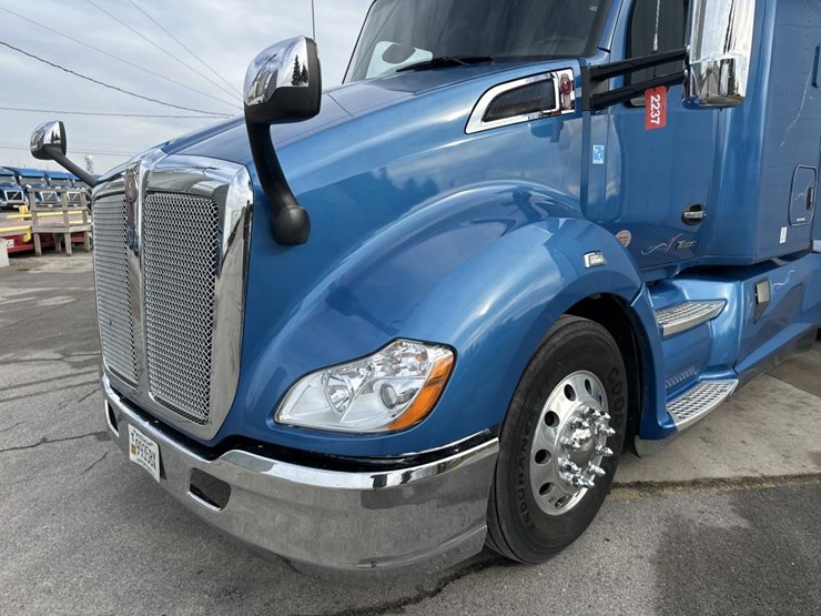 2022-kenworth-t680-image-9