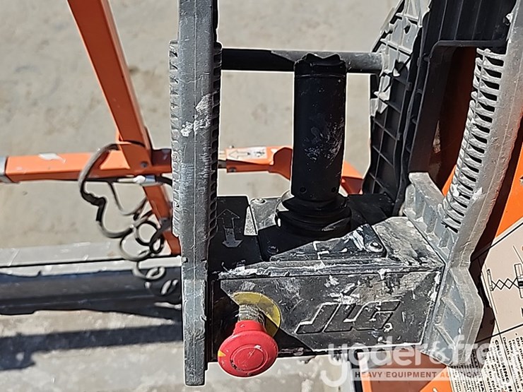 2022-jlg-3246es-image-26