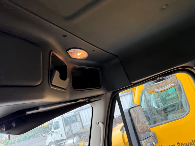 #40955-•-2016-freightliner-cascadia-t/a-daycab-truck-tractor-3akjged54gshn2294-image-65