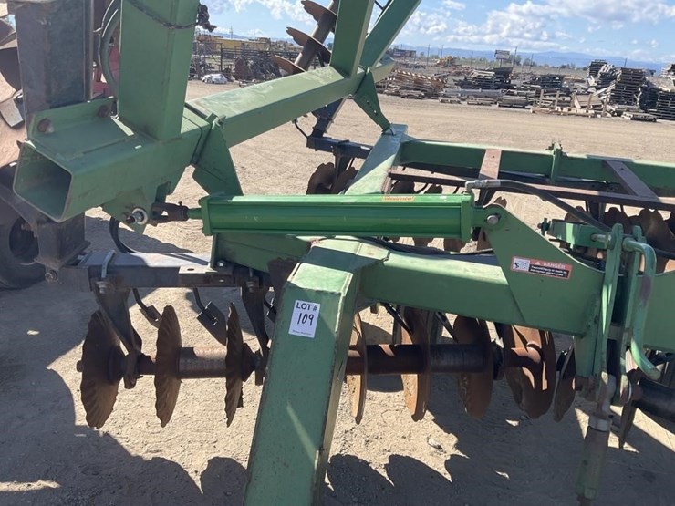 john-deere-32-image-12