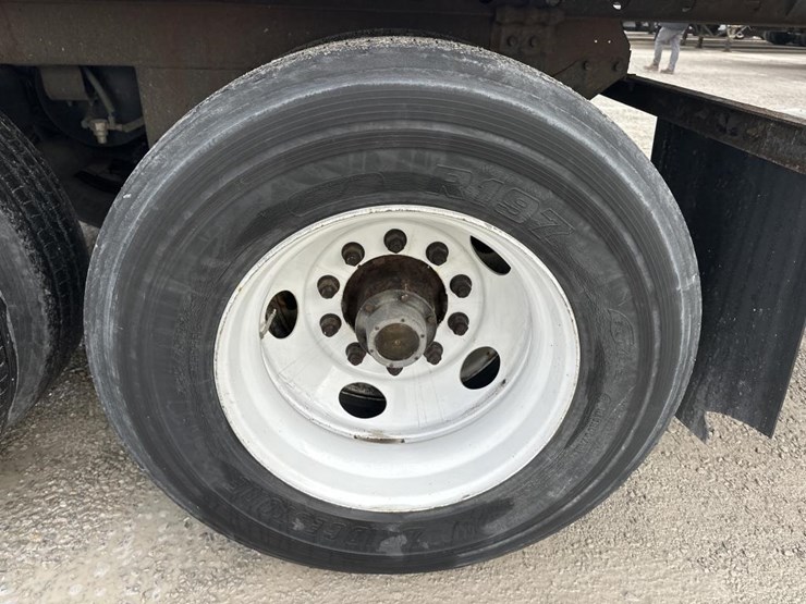 2019-utility-53'-image-25