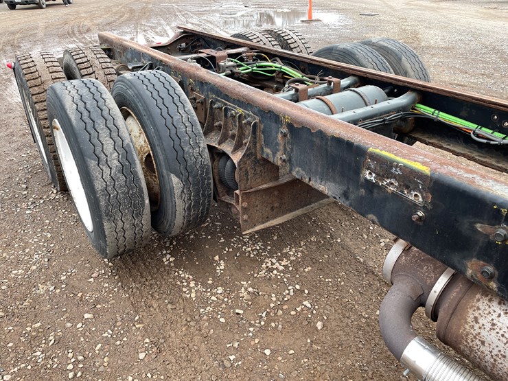 #1030-•-2011-international-truck-tractor-(has-mn-title)-image-13