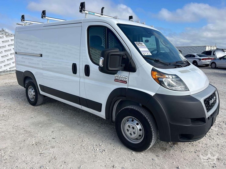 2022-ram-promaster-2500-image-2