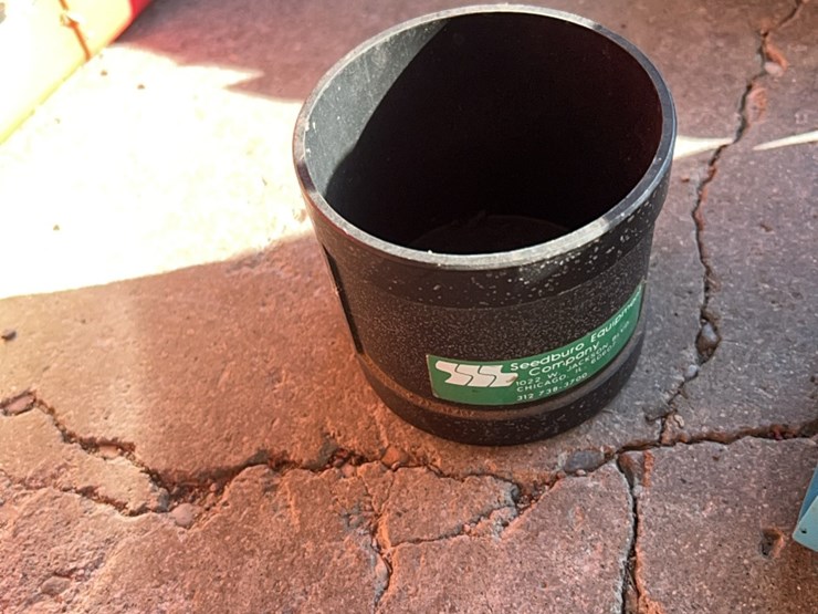 motompco-moisture-tester,-complete-unit-with-scales,-book,-cup,-thermometer-image-11