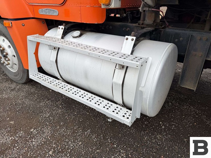 1993-freightliner-fld112-image-12