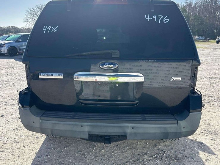 2012-ford-expedition-image-24