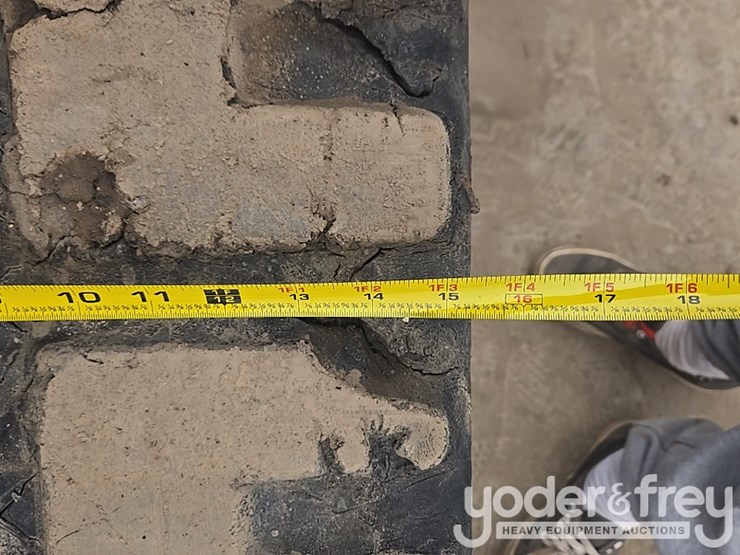 2021-deere-317g-image-24