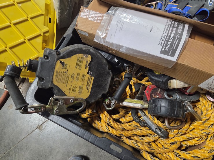 #5368-•-safety-harnesses-and-self-retracting-lifelines-image-5