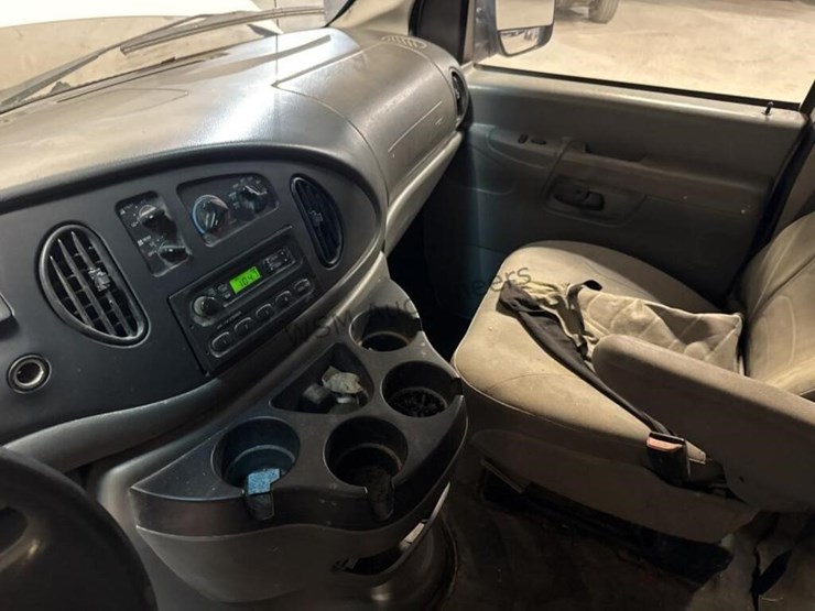 2006-ford-cargo-image-23