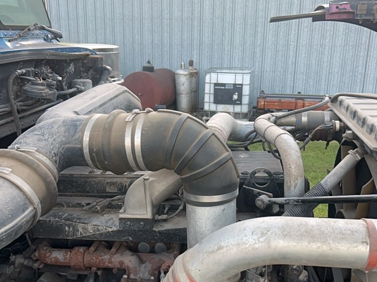 2003-peterbilt-379-image-44