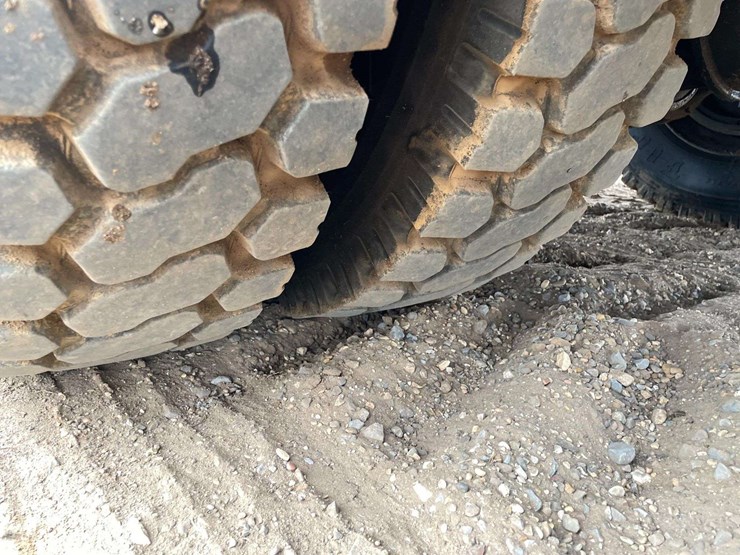 2002-international-durastar-4300-image-21