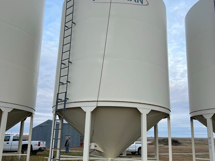 lot-45.-3,000-bu.-meridian-hopper-bin-image-1