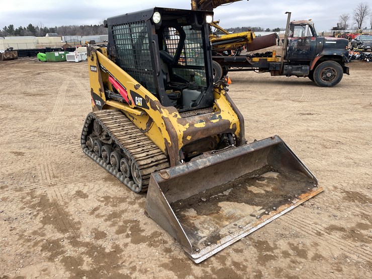 caterpillar-247-image-4