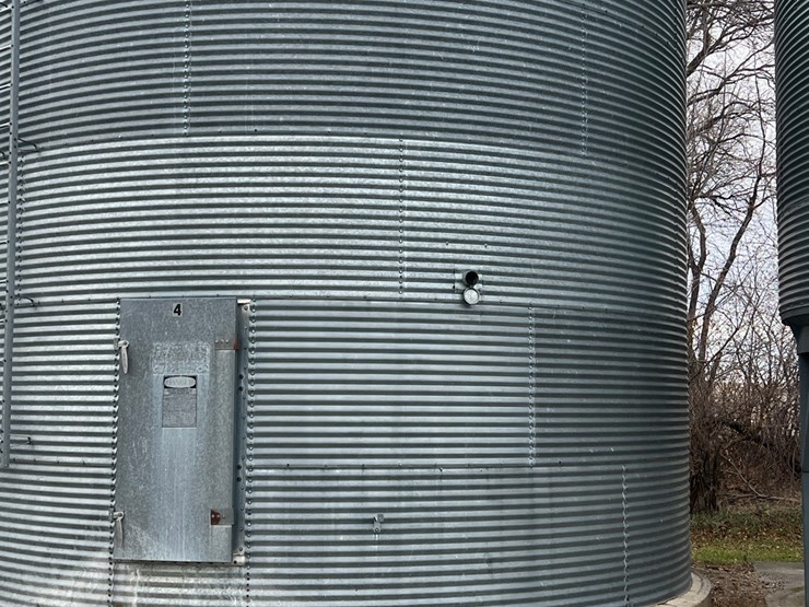 lot-26.-5,000-bu.-grain-bin-to-be-moved,-includes-single-phase-bin-fan-(bin-4)-image-3