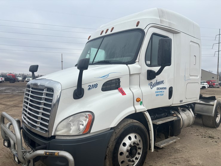 2016-freightliner-cascadia-113-image-7