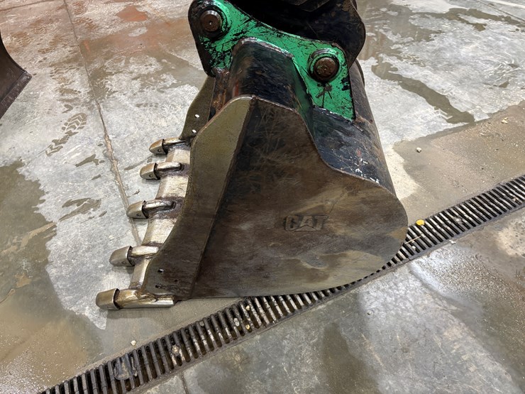 caterpillar-305-image-43