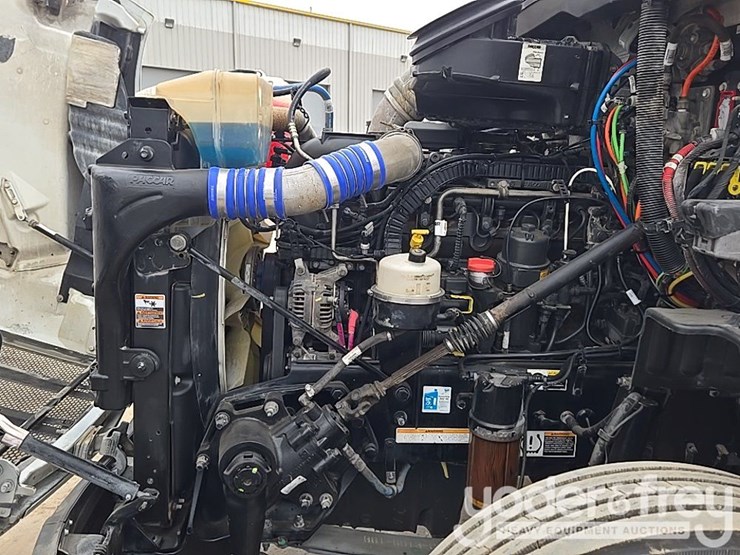 2019-peterbilt-579-image-59