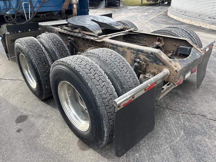 2001-volvo-10-image-15