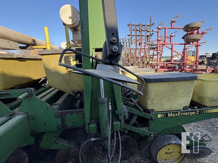 john-deere-7200-image-6